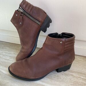 Sorel Danica Ankle Boots Stacked Heel 9.5 Brown Waterproof Leather Tobacco Zip
